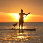 Har du prøvet Paddle-Board, en perfekt kombination af motion og afstressning? Fire tips til at komme godt i gang